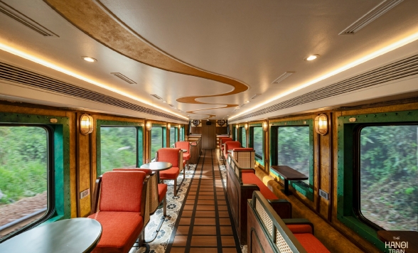 「ハノイ・トレイン」列車旅体験ツアー+アオザイレンタル付き